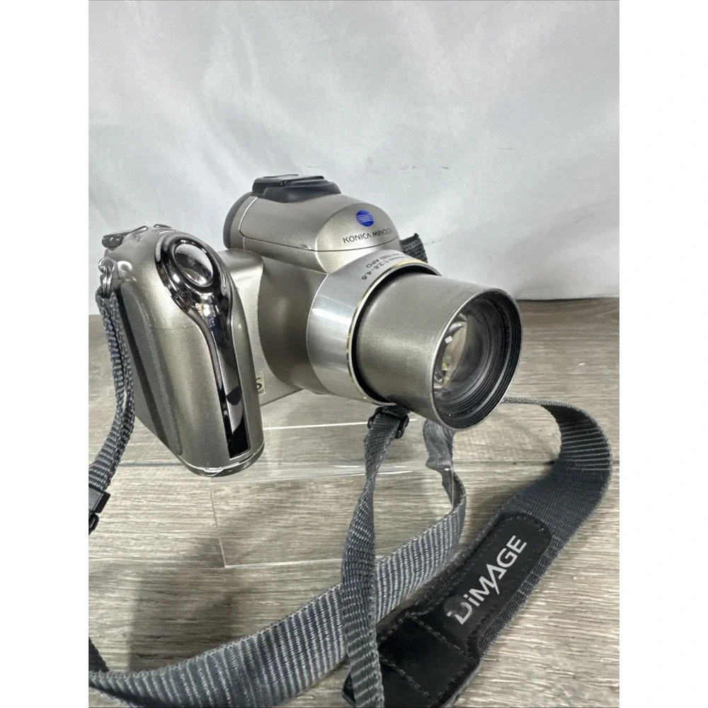Konica Minolta DiMAGE Z6 6.0MP Digital Camera Silver Accessories Included Tested